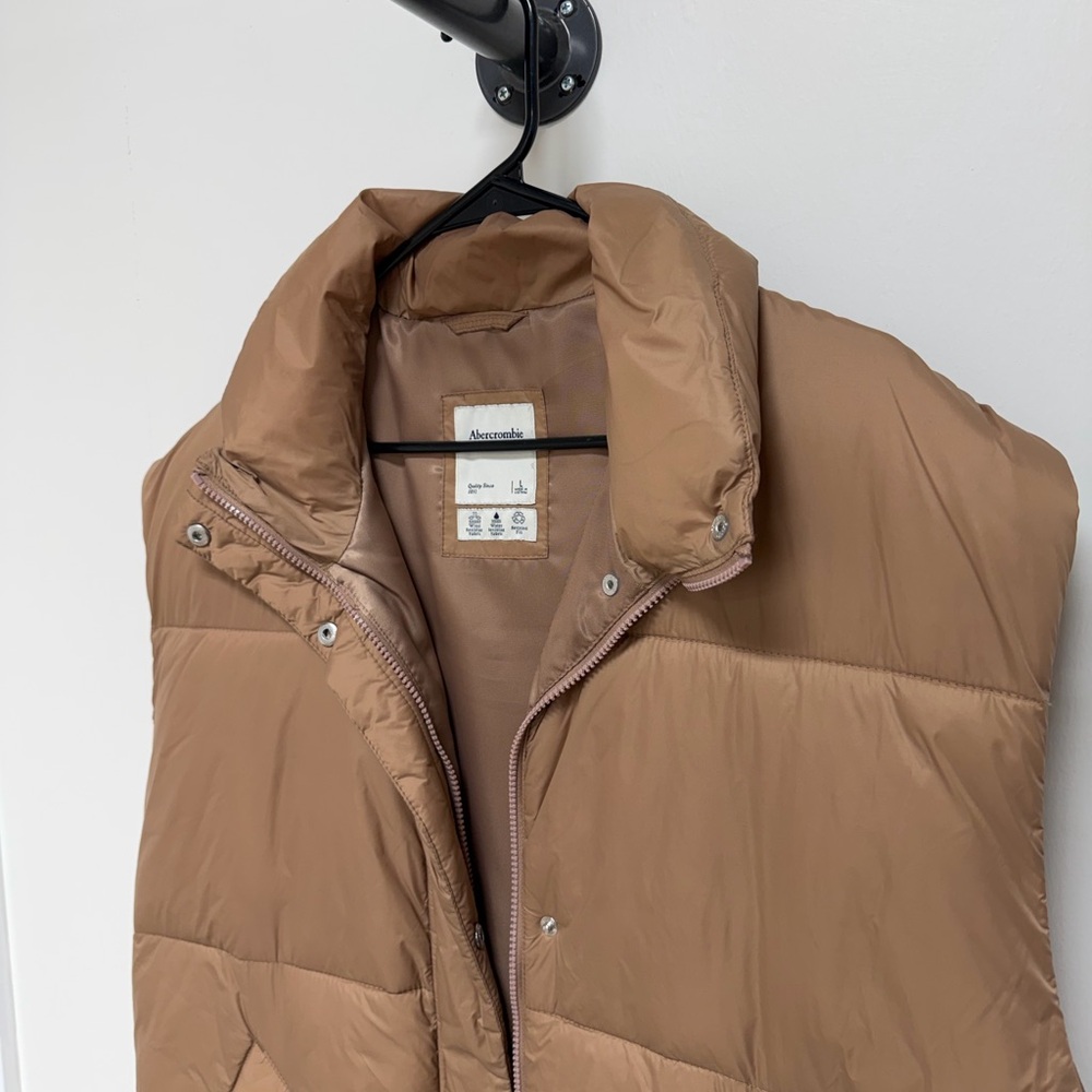 Abercrombie & Fitch Women’s Puffer Vest - Tan